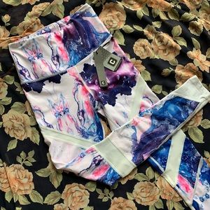 The Chestee marble leggings